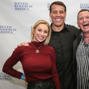 Sweater touched by Tony Robbins 😂👌